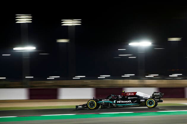 77 BOTTAS Valtteri (fin), Mercedes AMG F1 GP W12 E Performance, action during the Formula 1 Ooredoo Qatar Grand Prix 2021, 20th round of the 2021 FIA Formula One World Championship, WM, Weltmeisterschaft from November 19 to 21, 2021 on the Losail International Circuit, in Lusail, Qatar - F1 - QATAR GRAND PRIX 2021 DPPI Panoramic  00121041_FGO05770.JPG_