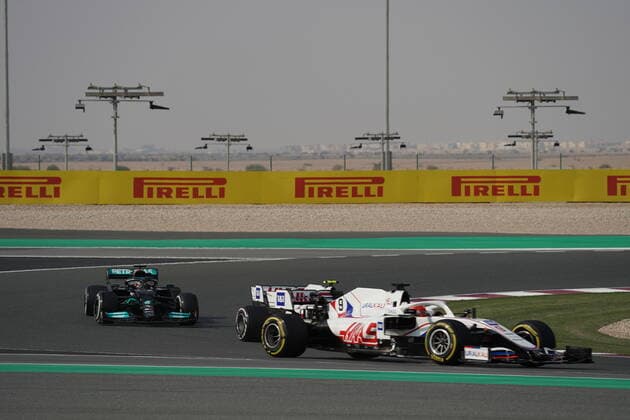 Formula 1 Ooredoo Qatar Grand Prix 2021 19 11 2021, Losail International Circuit, Doha, Formula 1 Ooredoo Qatar Grand Prix 2021 ,in the picture Nikita Mazepin RUS , Haas F1 Team, Mick Schumacher DEU , Haas F1 Team, Lewis Hamilton GBR , Mercedes AMG Petronas Formula One Team nordphotoxGmbHx xBratic nph00250