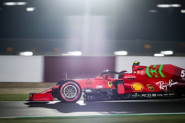 55 SAINZ Carlos (spa), Scuderia Ferrari SF21, action during the Formula 1 Ooredoo Qatar Grand Prix 2021, 20th round of the 2021 FIA Formula One World Championship, WM, Weltmeisterschaft from November 19 to 21, 2021 on the Losail International Circuit, in Lusail, Qatar - F1 - QATAR GRAND PRIX 2021 DPPI Panoramic  20211119_GOODEN_FG0D6081