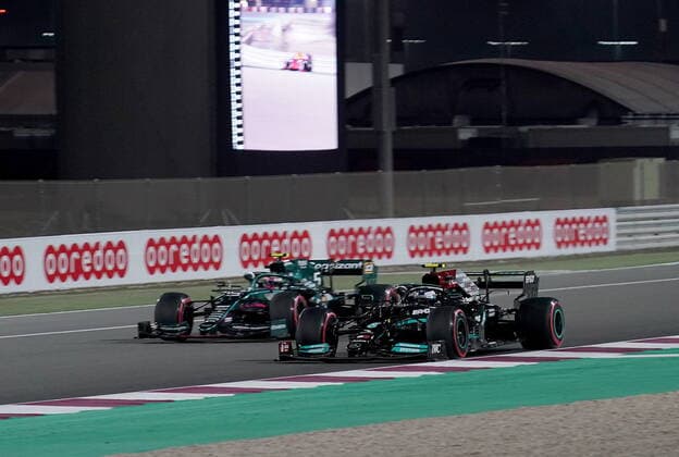 Formula 1 Ooredoo Qatar Grand Prix 2021 19 11 2021, Losail International Circuit, Doha, Formula 1 Ooredoo Qatar Grand Prix 2021 ,in the picture Valtteri Bottas FIN , Mercedes AMG Petronas Formula One Team, Sebastian Vettel DEU , Aston Martin Cognizant Formula One Team nordphotoxGmbHx xBratic nph00250