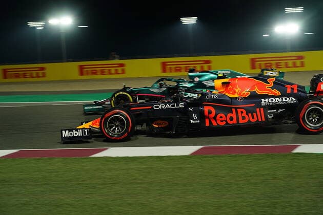 Formula 1 Ooredoo Qatar Grand Prix 2021 19 11 2021, Losail International Circuit, Doha, Formula 1 Ooredoo Qatar Grand Prix 2021 ,in picture Sergio Perez MEX , Red Bull Racing Honda, Lance Stroll CAN , Aston Martin Cognizant Formula One Team. nordphotoxGmbHx xBratic nph00250