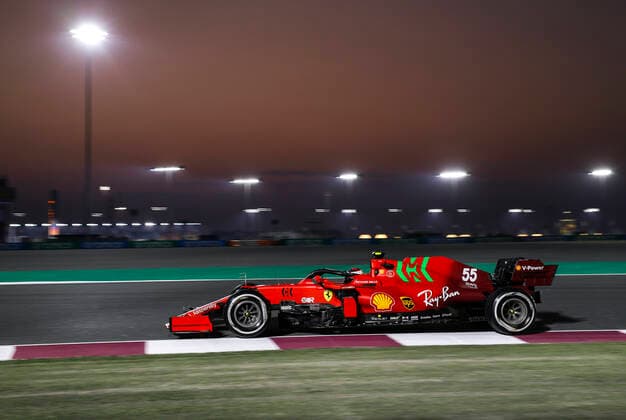 55 SAINZ Carlos (spa), Scuderia Ferrari SF21, action during the Formula 1 Ooredoo Qatar Grand Prix 2021, 20th round of the 2021 FIA Formula One World Championship, WM, Weltmeisterschaft from November 19 to 21, 2021 on the Losail International Circuit, in Lusail, Qatar - F1 - QATAR GRAND PRIX 2021 DPPI Panoramic  F12021GP20QAT_JK231029
