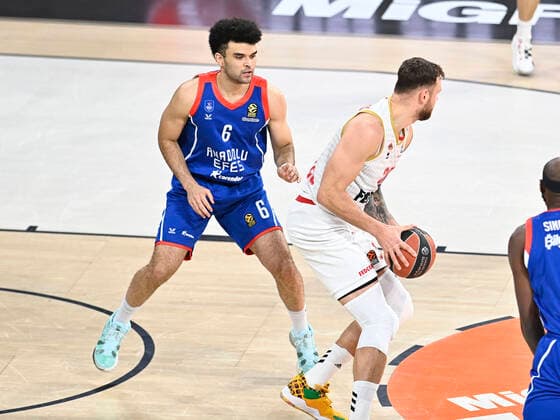Elijah Bryant (6) of Anadolu Efes Istanbul and Donatas Motiejunas (20) of AS Monaco during the Turkish Airlines Euroleague match between Anadolu Efes Istanbul and As Monaco at Sinan Erdem Arena in Istanbul , Turkey on November 19 , 2021. 