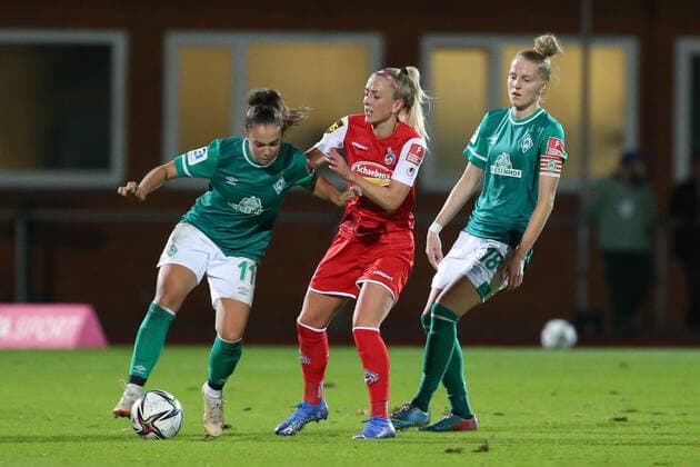 f l Maja Sternad SV Werder Bremen, 11 , Mandy Islacker 1 FC Köln, 8 and Lina Hausicke SV Werder Bremen, 18 in duel, duel, dynamic, action, game scene, THE DFB REGULATIONS PROHIBIT ANY USE OF PHOTOGRAPHS AS IMAGE SEQUENCES AND OR QUASI VIDEO , 19 11 2021, Bremen Germany , Football, Flyeralarm Frauen Bundesliga, SV Werder Bremen 1 FC Köln xobx
