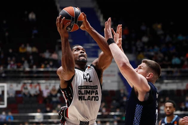 Zenit St Petersburg V AX Armani Exchange Milan - Turkish Airlines EuroLeague Arturas Gudaitis of Zenit and Kyle Hines (L) of AX Armani Exchange Milan in action during the EuroLeague Basketball match between Zenit St. Petersburg and AX Armani Exchange Milan on November 19, 2021 at Sibur Arena in Saint Petersburg, Russia. Saint Petersburg Russia  Copyright: xMikexKireevx kireev-notitle211119_npOFl