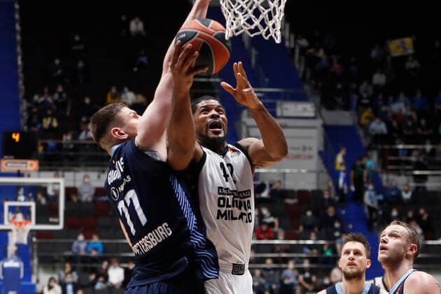 Zenit St Petersburg V AX Armani Exchange Milan - Turkish Airlines EuroLeague Arturas Gudaitis (L) of Zenit and Kyle Hines (C) of AX Armani Exchange Milan in action during the EuroLeague Basketball match between Zenit St. Petersburg and AX Armani Exchange Milan on November 19, 2021 at Sibur Arena in Saint Petersburg, Russia. Saint Petersburg Russia  Copyright: xMikexKireevx kireev-notitle211119_npMfa