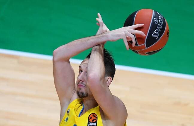 Sport Bilder des Tages Russia Basketball Euroleague UNICS - Alba 6699971 19.11.2021 Alba s Markcus Eriksson is seen during the Euroleague basketball match between UNICS Kazan and Alba Berlin, in Kazan, Russia s Republic of Tatarstan. Maksim Bogodvid Sputnik Kazan Russia  Copyright: xMaksimxBogodvidx
