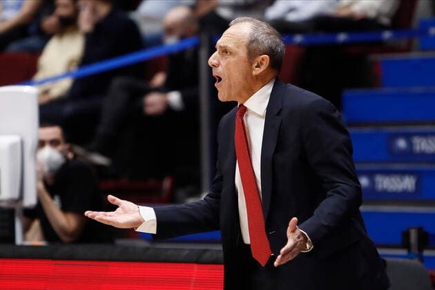 Zenit St Petersburg V AX Armani Exchange Milan - Turkish Airlines EuroLeague AX Armani Exchange Milan head coach Ettore Messina reacts during the EuroLeague Basketball match between Zenit St. Petersburg and AX Armani Exchange Milan on November 19, 2021 at Sibur Arena in Saint Petersburg, Russia. Saint Petersburg Russia  Copyright: xMikexKireevx kireev-notitle211119_npsmj
