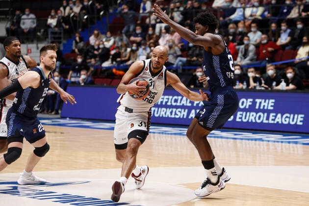 Zenit St Petersburg V AX Armani Exchange Milan - Turkish Airlines EuroLeague Alex Poythress (R) of Zenit and Shavon Shields (C) of AX Armani Exchange Milan in action during the EuroLeague Basketball match between Zenit St. Petersburg and AX Armani Exchange Milan on November 19, 2021 at Sibur Arena in Saint Petersburg, Russia. Saint Petersburg Russia  Copyright: xMikexKireevx kireev-notitle211119_np6wn
