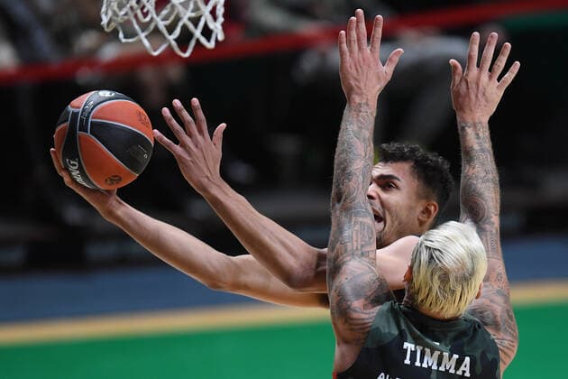 Russia Basketball Euroleague UNICS - Alba 6700023 19.11.2021 UNICS Janis Timma and Alba s Oscar Da Silva struggle for a ball during the Euroleague basketball match between UNICS Kazan and Alba Berlin, in Kazan, Russia s Republic of Tatarstan. Maksim Bogodvid Sputnik Kazan Russia  Copyright: xMaksimxBogodvidx