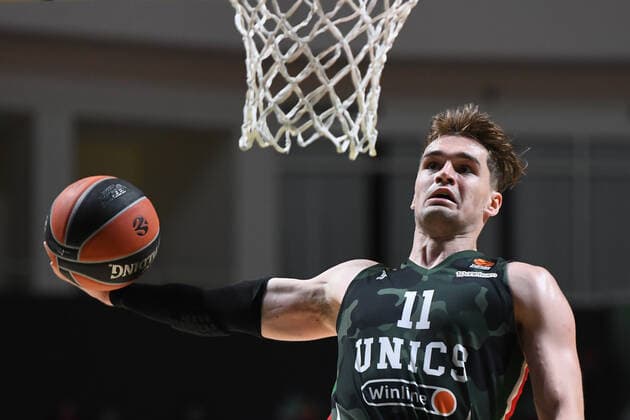 Russia Basketball Euroleague UNICS - Alba 6700088 19.11.2021 UNICS Mario Hezonja tries to score during the Euroleague basketball match between UNICS Kazan and Alba Berlin, in Kazan, Russia s Republic of Tatarstan. Maksim Bogodvid Sputnik Kazan Russia  Copyright: xMaksimxBogodvidx