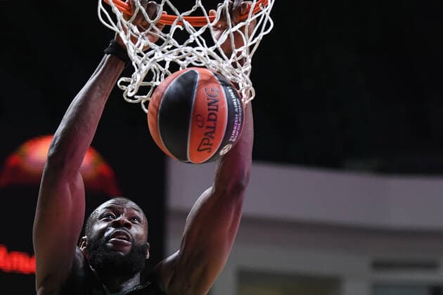 Russia Basketball Euroleague UNICS - Alba 6700098 19.11.2021 UNICS Tonye Jekiri scores during the Euroleague basketball match between UNICS Kazan and Alba Berlin, in Kazan, Russia s Republic of Tatarstan. Maksim Bogodvid Sputnik Kazan Russia  Copyright: xMaksimxBogodvidx