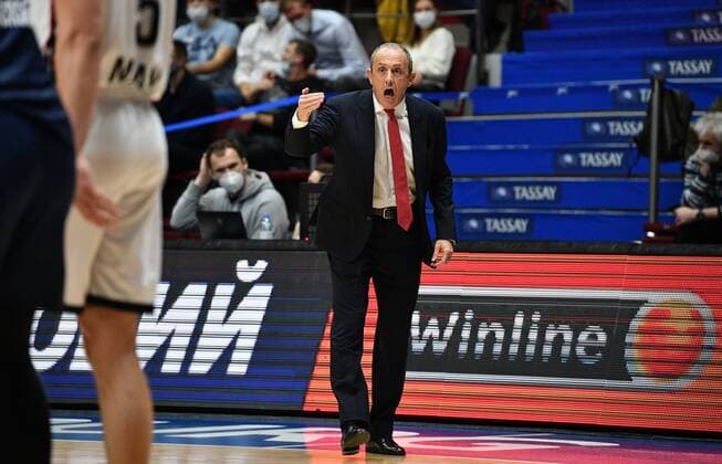 Russia Basketball Euroleague Zenit - Olimpia 6700149 19.11.2021 Olimpia s head coach Ettore Messina reacts during the Euroleague basketball match between Zenit St. Petersburg and Olimpia Milan, in St. Petersburg, Russia. Alexander Galperin Sputnik St. Petersburg Russia  Copyright: xAlexanderxGalperinx