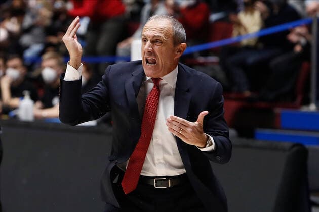 Zenit St Petersburg V AX Armani Exchange Milan - Turkish Airlines EuroLeague AX Armani Exchange Milan head coach Ettore Messina reacts during the EuroLeague Basketball match between Zenit St. Petersburg and AX Armani Exchange Milan on November 19, 2021 at Sibur Arena in Saint Petersburg, Russia. Saint Petersburg Russia  Copyright: xMikexKireevx kireev-notitle211119_np5JH
