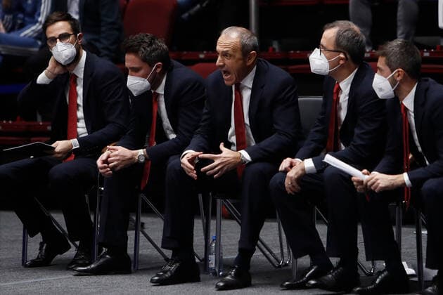 Zenit St Petersburg V AX Armani Exchange Milan - Turkish Airlines EuroLeague AX Armani Exchange Milan head coach Ettore Messina (C) reacts during the EuroLeague Basketball match between Zenit St. Petersburg and AX Armani Exchange Milan on November 19, 2021 at Sibur Arena in Saint Petersburg, Russia. Saint Petersburg Russia  Copyright: xMikexKireevx kireev-notitle211119_np6mw