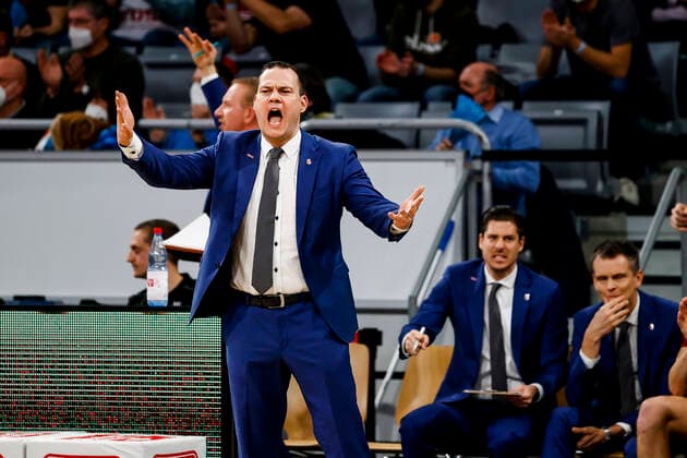 Headcoach Johan Roijakkers Brose Bamberg Brose Bamberg Telekom Baskets Bonn easyCredit BBL Basketball Bundesliga Season 2021 22 Matchday 8, 19 11 2021 Bamberg, Brose Arena Photo Daniel Löb Loeb Copyright: DanielxLöb