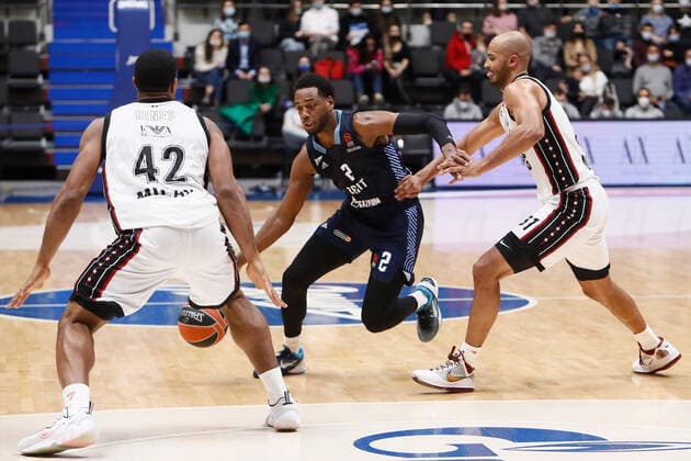 Zenit St Petersburg V AX Armani Exchange Milan - Turkish Airlines EuroLeague Jordan Loyd (C) of Zenit in action against Kyle Hines (L) and Shavon Shields of AX Armani Exchange Milan during the EuroLeague Basketball match between Zenit St. Petersburg and AX Armani Exchange Milan on November 19, 2021 at Sibur Arena in Saint Petersburg, Russia. Saint Petersburg Russia  Copyright: xMikexKireevx kireev-notitle211119_npQu6