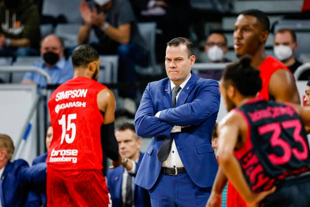Headcoach Johan Roijakkers Brose Bamberg Brose Bamberg Telekom Baskets Bonn easyCredit BBL Basketball Bundesliga Season 2021 22 Matchday 8, 19 11 2021 Bamberg, Brose Arena Photo Daniel Löb Loeb Copyright: DanielxLöb