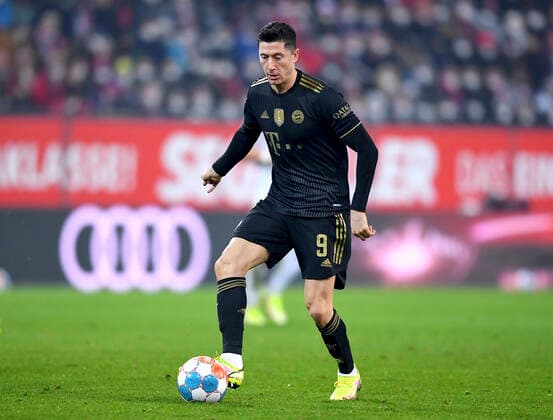 Football 1 Bundesliga Season 2021 2022 12 Matchday FC Augsburg FC Bayern Muenchen 19 11 2021 Robert Lewandowski FC Bayern Muenchen