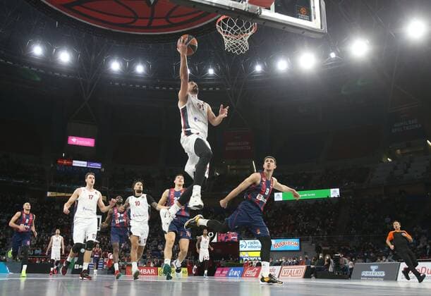 Spain Basketball Euroleague Baskonia - CSKA 6700262 19.11.2021 From right, Baskonia s Vanja Marinkovic and CSKA s William Clyburn struggle for a ball during the Euroleague basketball match between Saski Baskonia and CSKA Moscow, in Vitoria, Spain. Mikhail Serbin Sputnik Vitoria-Gasteiz Spain  Copyright: xMikhailxSerbinx