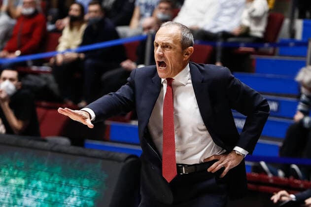 Zenit St Petersburg V AX Armani Exchange Milan - Turkish Airlines EuroLeague AX Armani Exchange Milan head coach Ettore Messina gestures during the EuroLeague Basketball match between Zenit St. Petersburg and AX Armani Exchange Milan on November 19, 2021 at Sibur Arena in Saint Petersburg, Russia. Saint Petersburg Russia  Copyright: xMikexKireevx kireev-notitle211119_npxTE