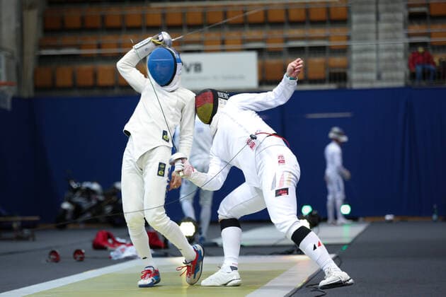 Bilder des Jahres 2021, Sport 11 November Sport Themen der Woche KW46 Sport Bilder des Tages November 20, 2021, Bern, Bern-Mittelland, Switzerland: VALERIO CUOMO of Italy (left) faces NIKOLAUS BODOCZI of Germany (right) in the Men s Individual Epo e Round of 64 at the Wankdorf Sports Hall on November 19th 2021 in Bern, Switzerland Bern Switzerland - ZUMAc179 20211120_zep_c179_030 Copyright: xMickaelxChavetx