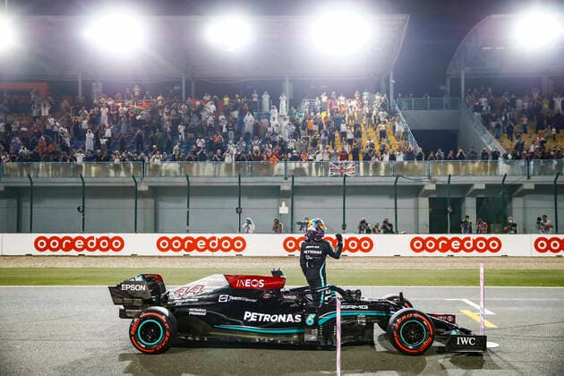 HAMILTON Lewis (gbr), Mercedes AMG F1 GP W12 E Performance, portrait pole position during the Formula 1 Ooredoo Qatar Grand Prix 2021, 20th round of the 2021 FIA Formula One World Championship, WM, Weltmeisterschaft from November 19 to 21, 2021 on the Losail International Circuit, in Lusail, Qatar - F1 - QATAR GRAND PRIX 2021 DPPI Panoramic  00121041__B2_3926_1