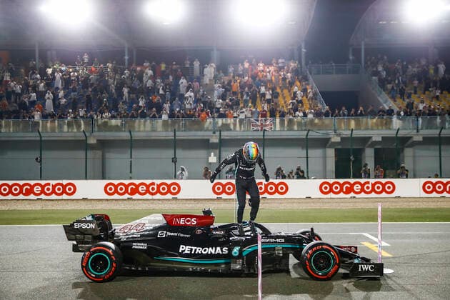 HAMILTON Lewis (gbr), Mercedes AMG F1 GP W12 E Performance, portrait pole position during the Formula 1 Ooredoo Qatar Grand Prix 2021, 20th round of the 2021 FIA Formula One World Championship, WM, Weltmeisterschaft from November 19 to 21, 2021 on the Losail International Circuit, in Lusail, Qatar - F1 - QATAR GRAND PRIX 2021 DPPI Panoramic  00121041__B2_3935