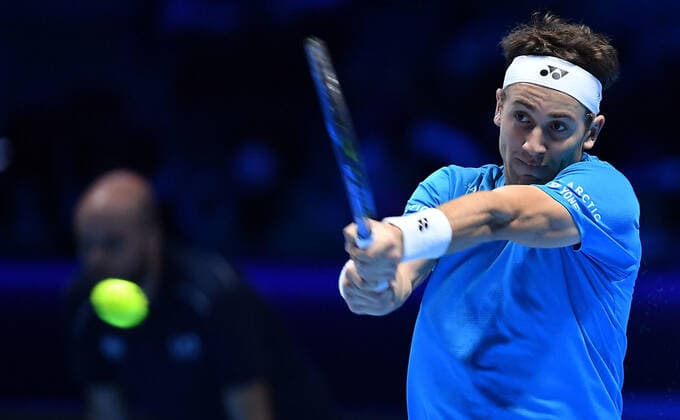 November 20, 2021, TORINO, Italia: Casper Ruud of Norway returns the ball during the match against Daniil Medvedev of Russia at the Nitto ATP, Tennis Herren Finals in Turin, Italy, 20 November 2021.ANSA ALESSANDRO DI MARCO Tennis: Nitto ATP Finals in Turin  - ZUMAa110 20211120_zaf_a110_019 Copyright: xAlessandroxDixMarcox