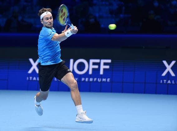 November 20, 2021, Turin, Italy: Casper Ruud of Norway returns the ball during the match against Daniil Medvedev of Russia at the Nitto ATP, Tennis Herren Finals in Turin, Italy, 20 November 2021.ANSA ALESSANDRO DI MARCO Tennis: Nitto ATP Finals in Turin  - ZUMAa110 20211120_zaf_a110_024 Copyright: xAlessandroxDixMarcox