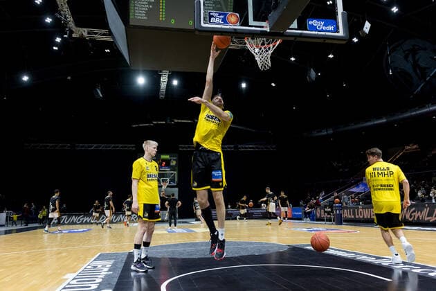 Basketball Loewen Braunschweig MHP Riesen Ludwigsburg Jonas Wohlfarth Bottermann No 18 MHP Riesen Ludwigsburg warmup Basketball Loewen Braunschweig MHP Riesen Ludwigsburg, basketball, BBL, season 2021 2022, 20 11 2021 Braunschweig. Copyright: xEibner-Pressefoto Jan-FredericxHelbigx