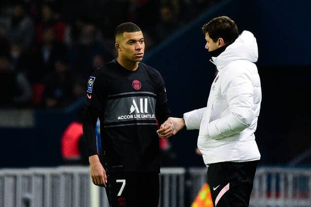 Kylian Mbappe ( 7 - PSG ) - Mauricio POCHETTINO ( entraineur PSG ) - FOOTBALL : Paris Saint Germain vs Nantes - Ligue 1 - Paris - 20 11 2021 FedericoPestellini Panoramic 