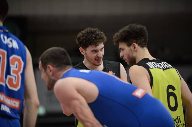 Kay Bruhnke 9 medi Bayreuth discusses with Kevin Wohlrath 6 medi Bayreuth during the game medi Bayreuth vs syntainics MBC Weißenfels Basketball, Bundesliga, 20 11 2021, season 2021 2022, 8 matchday Copyright xErikxHillmer EIBNERx EP EHR medi Bayreuth vs syntainics MBC Weißenfels Basketball, Bundesliga, 20 11 2021, season 2021 2022, 8 matchday Bayreuth Copyright: xErikxHillmer EIBNERx EP_EHR