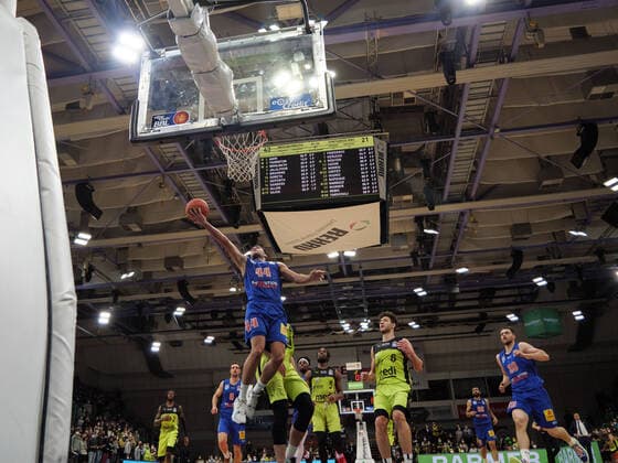 Nikola Rebic 44 MBC Weissenfels vs Martynas Sajus 19 medi Bayreuth and Kevin Wohlrath 6 medi Bayreuth during the game medi Bayreuth vs syntainics MBC Weissenfels Basketball, Bundesliga, 20 11 2021, season 2021 2022, 8 match day Copyright xErikxHillmer EIBNERx EP EHR medi Bayreuth vs syntainics MBC Weissenfels Basketball, Bundesliga, 20 11 2021, season 2021 2022, 8 match day Bayreuth Copyright: xErikxHillmer EIBNERx EP_EHR