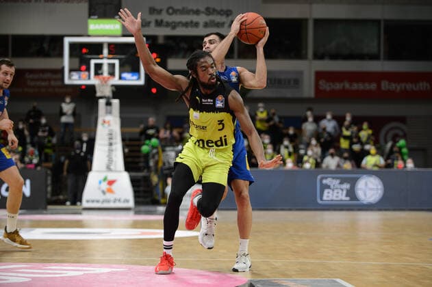 Nikola Rebic 44 MBC Weissenfels and Marcus Thornton 3 medi Bayreuth fight for the ball during the match medi Bayreuth vs syntainics MBC Weissenfels Basketball, Bundesliga, 20 11 2021, Season 2021 2022, 8 Matchday Copyright xErikxHillmer EIBNERx EP EHR medi Bayreuth vs syntainics MBC Weissenfels Basketball, Bundesliga, 20 11 2021, Season 2021 2022, 8 Matchday Bayreuth Copyright: xErikxHillmer EIBNERx EP_EHR