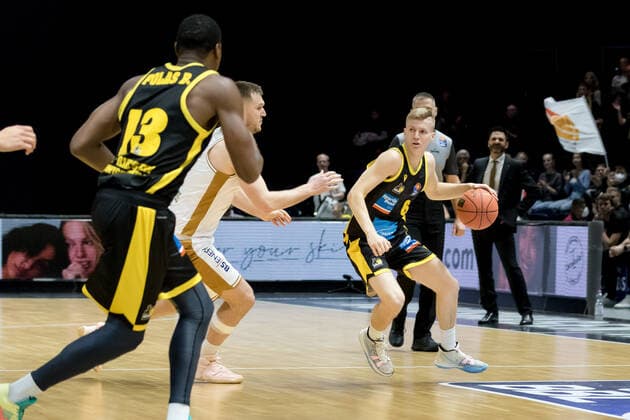 Basketball Loewen Braunschweig MHP Riesen Ludwigsburg Johannes Patrick Nr 6 MHP Riesen Ludwigsburg Basketball Loewen Braunschweig MHP Riesen Ludwigsburg, basketball, BBL, season 2021 2022, 20 11 2021 Braunschweig. Copyright: xEibner-Pressefoto Jan-FredericxHelbigx