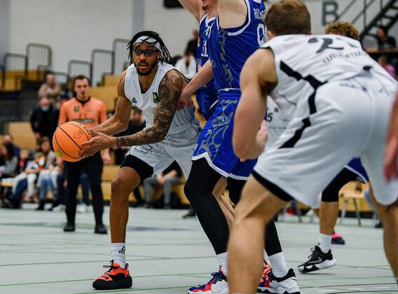 20 11 2021, xpsx, Basketball 2 Bundesliga Pro B, White Wings Hanau Fraport Skyliners Juniors v l Dewrell Tisdale Jr Hanau Hanau Hesse Germany DEU
