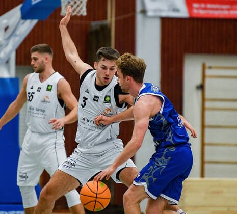 20 11 2021, xpsx, Basketball 2 Bundesliga Pro B, White Wings Hanau Fraport Skyliners Juniors v l Philip Hecker Hanau , Philipp Hadenfeld Frankfurt Hanau Hesse Germany DEU
