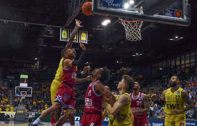 GER, Basketball,BCL, EWE Baskets Oldenburg vs JobStairs Giessen 46ers 20 11 2021, EWE Arena, Oldenburg, GER, easy Credit BBL, EWE Baskets Oldenburg vs JobStairs Giessen 46ers , in picture Kendale Deshawn McCULLUM JobStairs Giessen 46ers 0 Jalen TATE JobStairs Giessen 46ers 11 Bennet HUNDT EWE Baskets Oldenburg 33 Philip Darnell FEYNE II JobStairs Giessen 46ers 25 Martin BREUNING EWE Baskets Oldenburg 12 nordphotoxRojahn nph00310