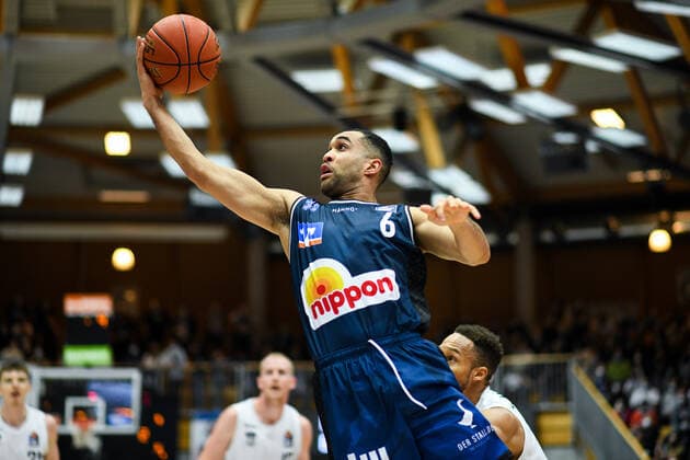Elias Lasisi Merlins Crailsheim at the basket, GER, HAKRO Merlins Crailsheim vs Hamburg Towers, 20 11 2021, 8 match day easycredit Basketball Bundesliga, season 2021 2022 GER, HAKRO Merlins Crailsheim vs Hamburg Towers, 20 11 2021, 8 match day easycredit Basketball Bundesliga, season 2021 2022 Crailsheim Copyright: xEibner MichaelxMemmlerx EP_MMR