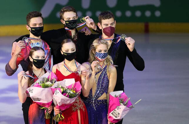 France Figure skating, Eiskunstlauf Grand Prix Series Award Ceremony 6700875 20.11.2021 From left, silver medalists Russia s Iuliia Artemeva and Mikhail Nazarychev, gold medalists Russia s Alexandra Boykova and Dmitry Kozlovsky and bronze medalists Alexa Knierim and Brandon Frazier, of the United States, pose during an award ceremony for the pairs free program during the Grand Prix of Figure Skating at the Patinoire Polesud, in Grenoble, France. Olga Besnard Sputnik Grenobl France  Copyright: xOlgaxBesnardx