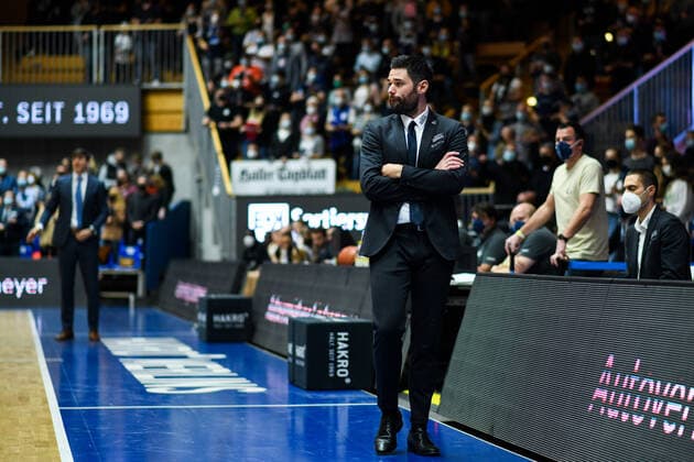 Sebastian Gleim Merlins Crailsheim, coach , GER, HAKRO Merlins Crailsheim vs Hamburg Towers, 20 11 2021, 8 match day easycredit Basketball Bundesliga, season 2021 2022 GER, HAKRO Merlins Crailsheim vs Hamburg Towers, 20 11 2021, 8 match day easycredit Basketball Bundesliga, season 2021 2022 Crailsheim Copyright: xEibner MichaelxMemmlerx EP_MMR