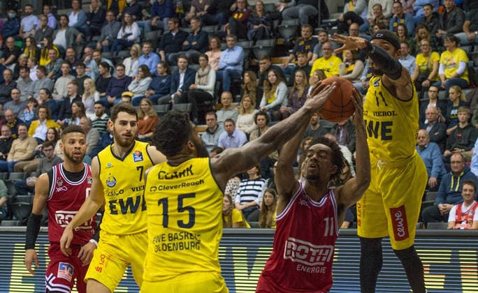 GER, Basketball,BCL, EWE Baskets Oldenburg vs JobStairs Giessen 46ers 20 11 2021, EWE Arena, Oldenburg, GER, easy Credit BBL, EWE Baskets Oldenburg vs JobStairs Giessen 46ers , in picture Jalen TATE JobStairs Giessen 46ers 11 Cameron CLARK EWE Baskets Oldenburg 15 Phil PRESSEY EWE Baskets Oldenburg 11 Sebastian HERRERA EWE Baskets Oldenburg 7 nordphotoxRojahn nph00310