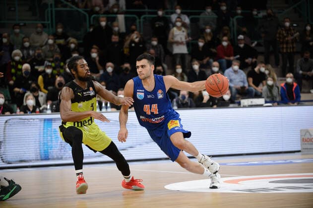 Nikola Rebic 44 MBC Weissenfels vs Marcus Thornton 3 medi Bayreuth during the game medi Bayreuth vs syntainics MBC Weissenfels Basketball, Bundesliga, 20 11 2021, season 2021 2022, 8 match day Copyright xErikxHillmer EIBNERx EP EHR medi Bayreuth vs syntainics MBC Weissenfels Basketball, Bundesliga, 20 11 2021, season 2021 2022, 8 match day Bayreuth Copyright: xErikxHillmer EIBNERx EP_EHR
