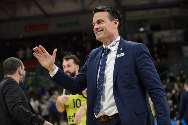 Jubilation over the victory by Raoul Korner coach medi Bayreuth after the game medi Bayreuth vs syntainics MBC Weißenfels Basketball, Bundesliga, 20 11 2021, season 2021 2022, 8 match day Copyright xErikxHillmer EIBNERx EP EHR medi Bayreuth vs syntainics MBC Weißenfels Basketball, Bundesliga, 20 11 2021, season 2021 2022, 8 match day Bayreuth Copyright: xErikxHillmer EIBNERx EP_EHR