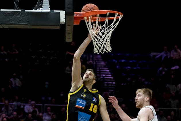 Basketball Loewen Braunschweig MHP Riesen Ludwigsburg Jonas Wohlfarth Bottermann No 18 MHP Riesen Ludwigsburg Basketball Loewen Braunschweig MHP Riesen Ludwigsburg, basketball, BBL, season 2021 2022, 20 11 2021 Braunschweig. Copyright: xEibner-Pressefoto Jan-FredericxHelbigx