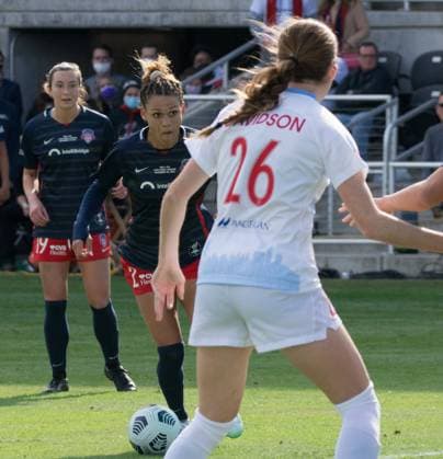 Louisville, USA, November20th 20 Trinity Rodman (2 Washington Spirit) takes a look at goal during the National Womens Soccer League Championship football match between the Washington Spirit and the Chicago Red Stars at Lynn Family Stadium in Louisville, United States. **NO COMMERCIAL USE** Kat Farris Sports Press Photo Washington Spirit v Chicago Red Stars - National Womens Soccer League Championship - Lynn Family Stadium 
