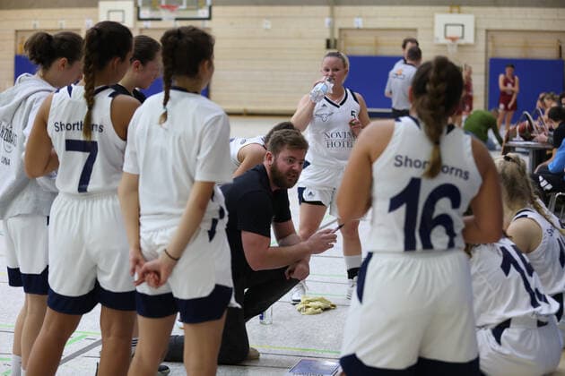 20 11 2021 Basketball Season 2021 2022 Regionalliga RL Women TS Herzogenaurach Shorthorns Regensburg Baskets DaMa Tom Feders Coach Shorthorns Herzogenaurach gives instructions.