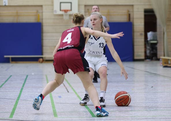 20 11 2021 Basketball Season 2021 2022 Regionalliga RL Women TS Herzogenaurach Shorthorns Regensburg Baskets DaMa S Deml 4, Regensburg Baskets Fiona Kittler 13, Shorthorns Herzogenaurach