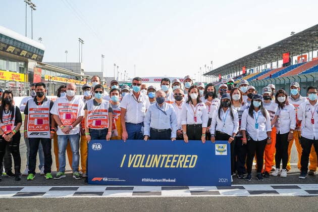 FIA Volunteers family picture with MASI Michael, FIA Race Director, and TODT Jean (fra), FIA President, during the Formula 1 Ooredoo Qatar Grand Prix 2021, 20th round of the 2021 FIA Formula One World Championship, WM, Weltmeisterschaft from November 19 to 21, 2021 on the Losail International Circuit, in Lusail, Qatar - F1 - QATAR GRAND PRIX 2021 - RACE DPPI Panoramic  20211121_GOODEN_FGO06458